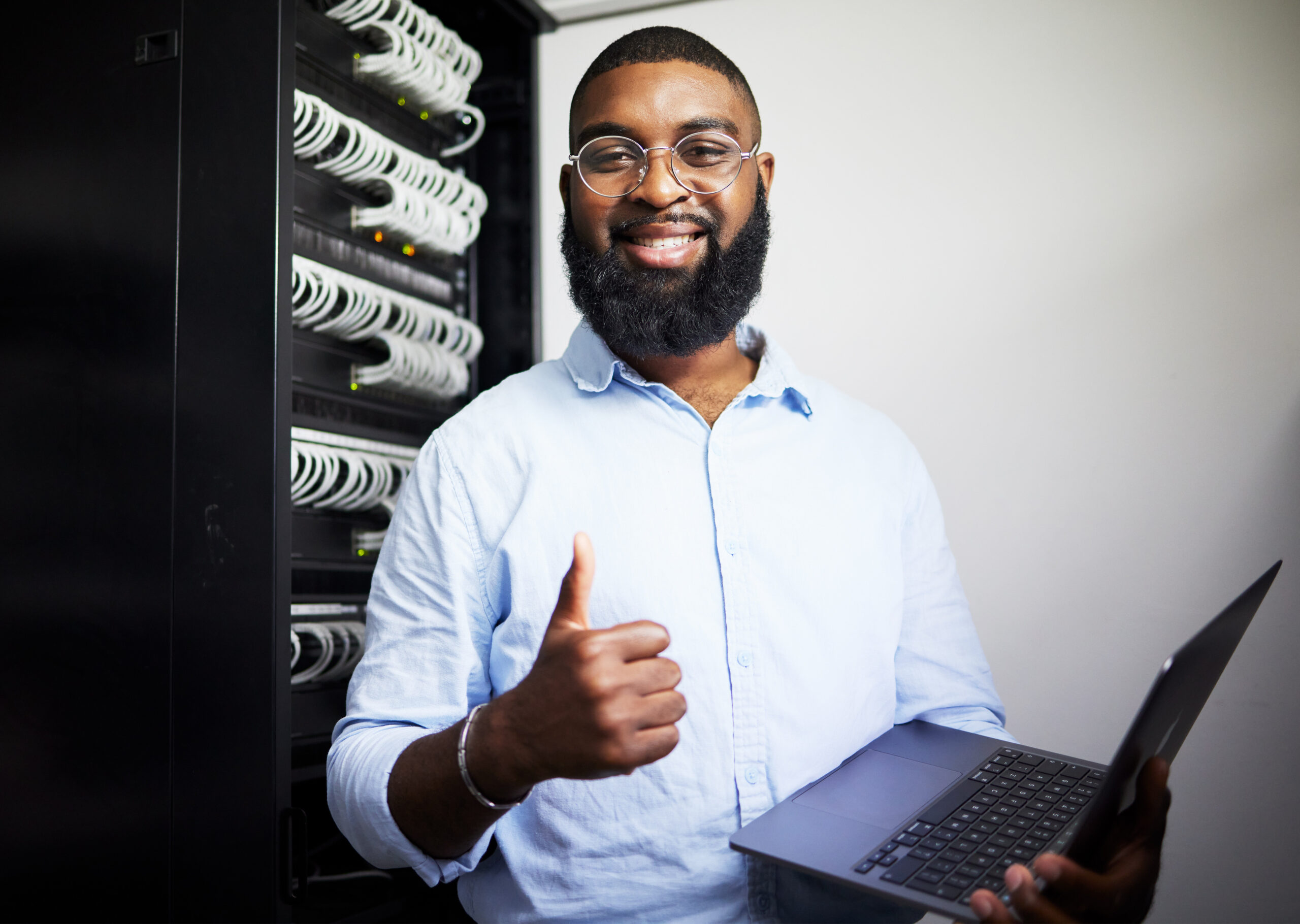 server room laptop and thumbs up with technician 2023 11 27 05 00 46 utc