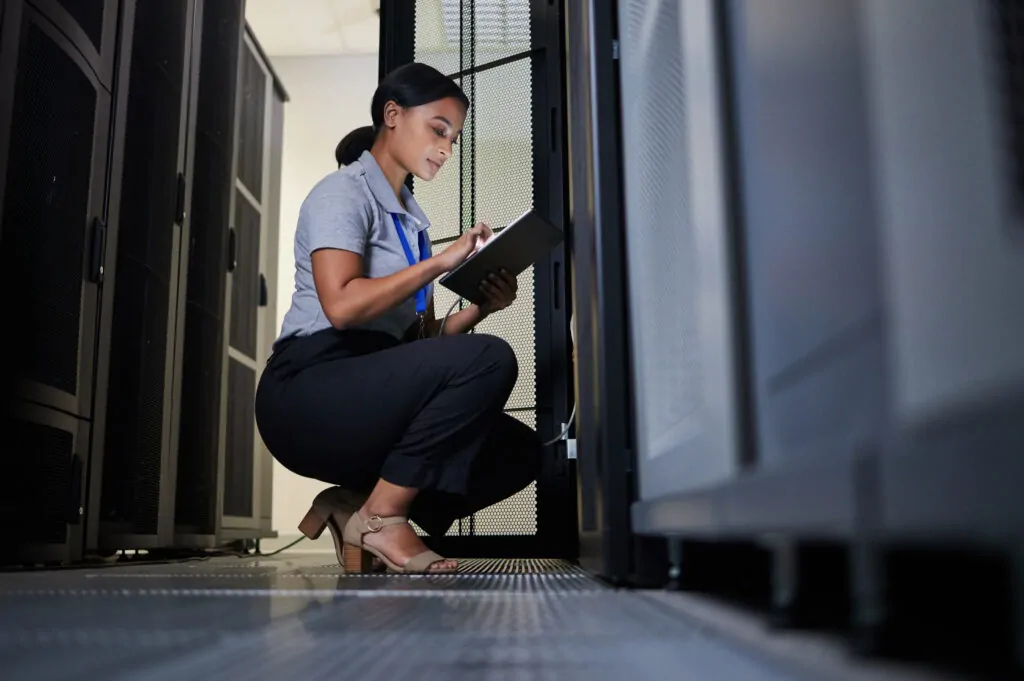 engineer server room and woman with tablet for da 2023 11 27 05 10 17 utc
